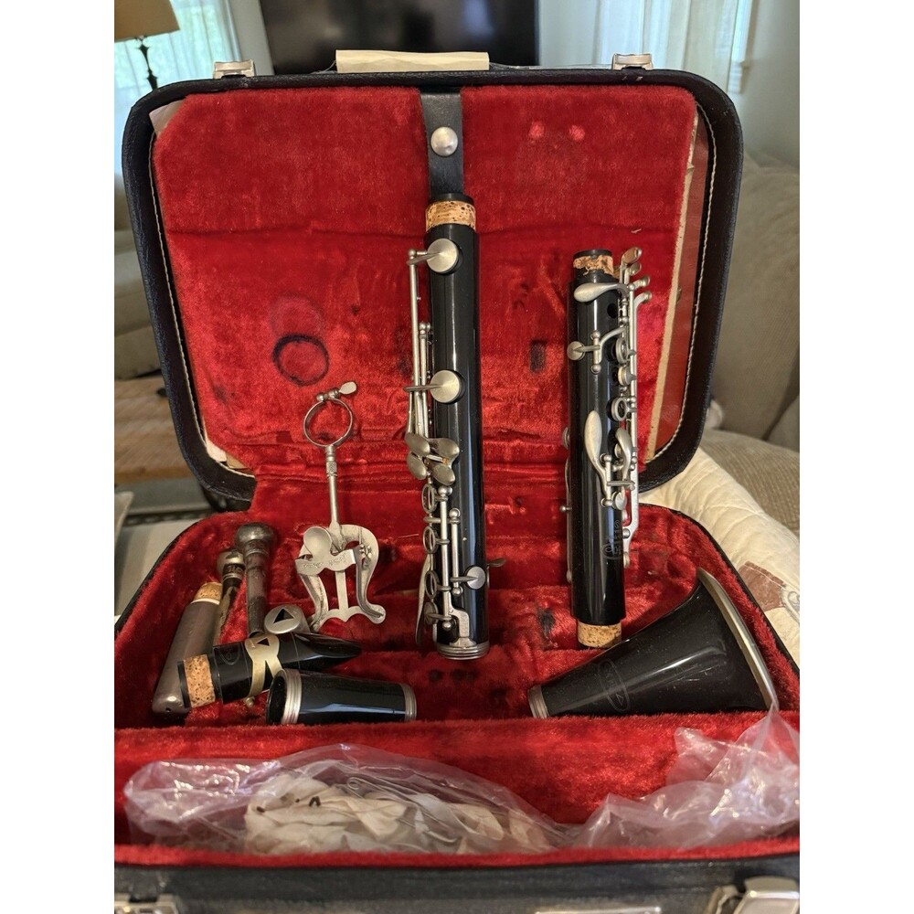 Vito Bb Clarinet Black Plastic Closed Hole Keys w/ Case & Mouthpiece